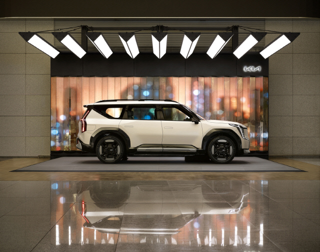 인천국제공항 제1여객터미널 3층 출국장 H 인근에 위치한 기아 체험형 전시부스 모습. 기아 제공